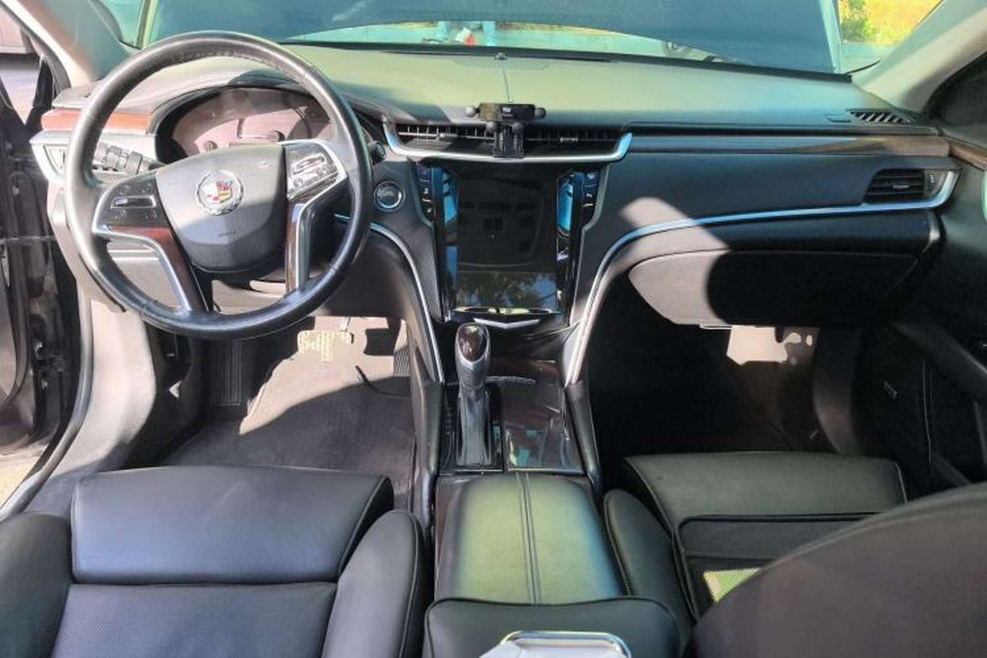 Used Cadillac XTS 2013 28T Luxury Model Center Console