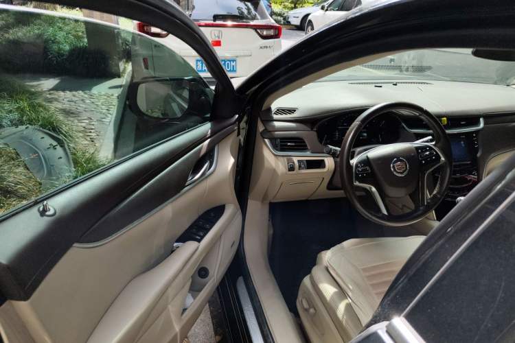 Used Cadillac XTS 2013 28T Comfort Model Driver Seat