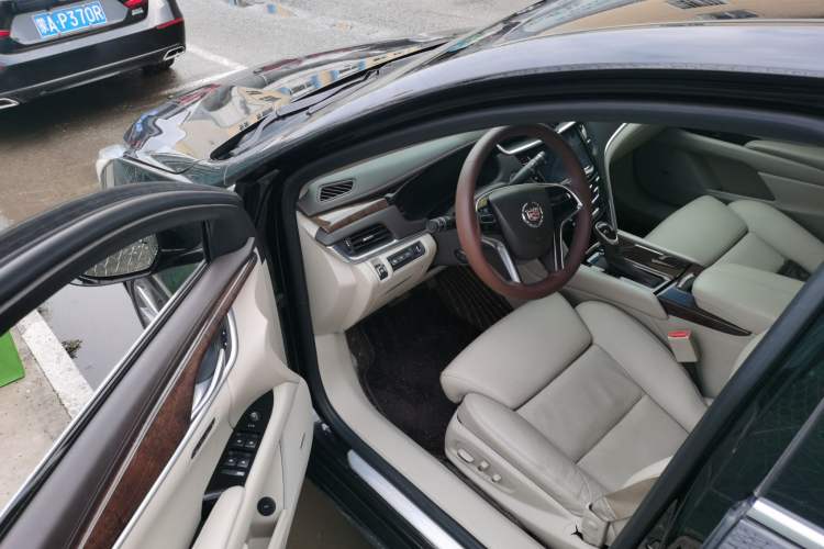Used Cadillac XTS 2013 36S Platinum Edition Driver Seat
