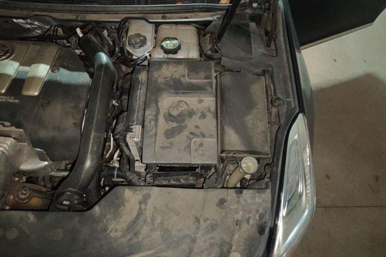 Used Cadillac XTS 2013 28T Comfort Model Engine Bay Left