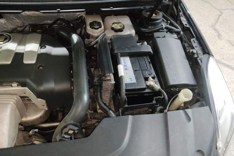 Used Cadillac XTS 2013 28T Comfort Model Engine Bay Left