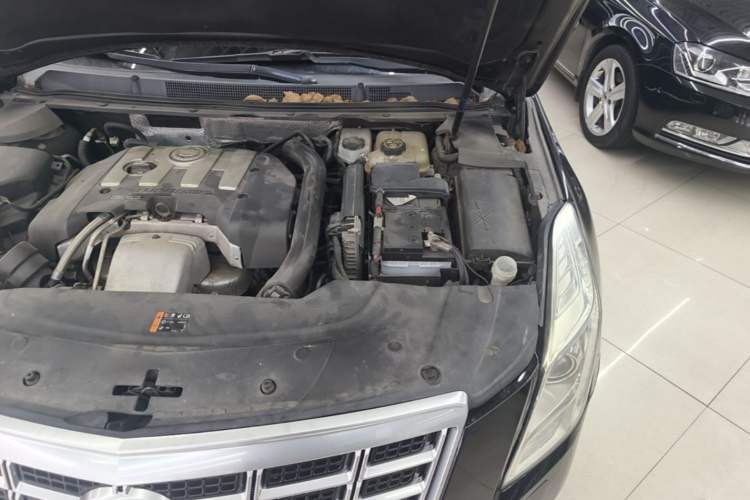 Used Cadillac XTS 2013 28T Comfort Model Engine Bay Left