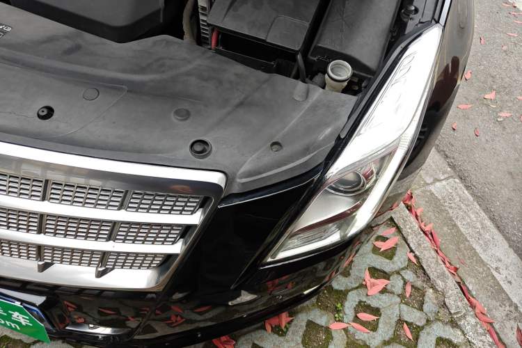 Used Cadillac XTS 2013 36S Platinum Edition Engine Bay Left