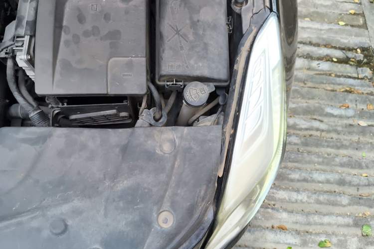 Used Cadillac XTS 2013 28T Comfort Model Engine Bay Left