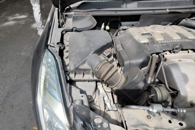 Used Cadillac XTS 2013 28T Comfort Model Engine Bay Right