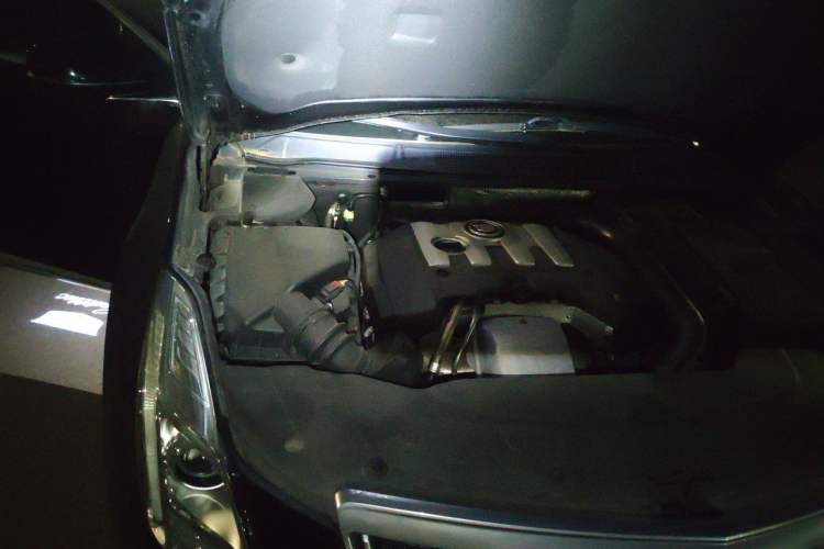 Used Cadillac XTS 2013 28T Comfort Model Engine Bay Right