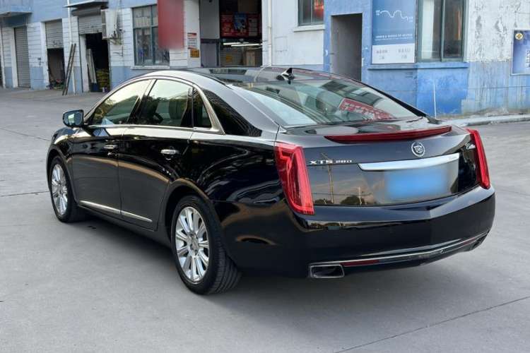 Used Cadillac XTS 2013 28T Comfort Model Exterior 3