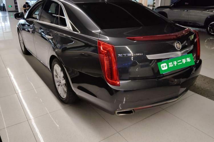 Used Cadillac XTS 2013 28T Luxury Model Exterior 3