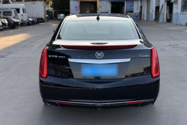 Used Cadillac XTS 2013 28T Comfort Model Exterior 4