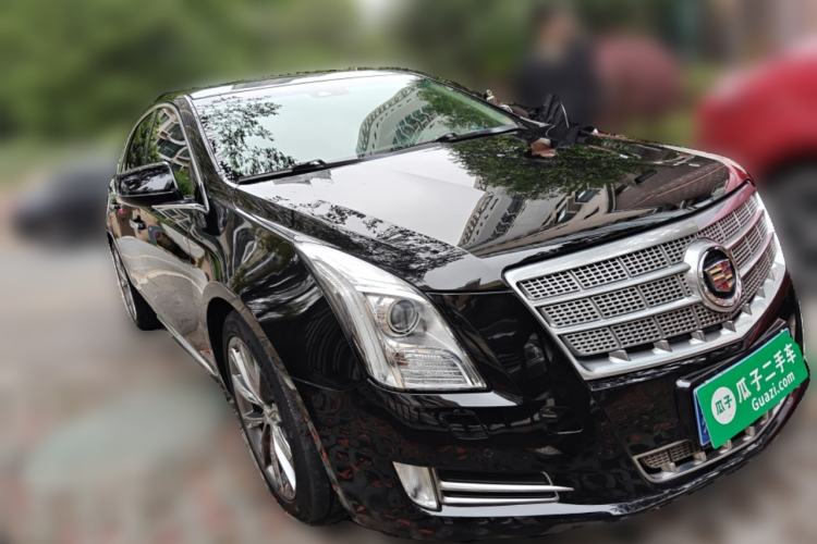 Used Cadillac XTS 2013 36S Platinum Edition Front Right 45 Deg