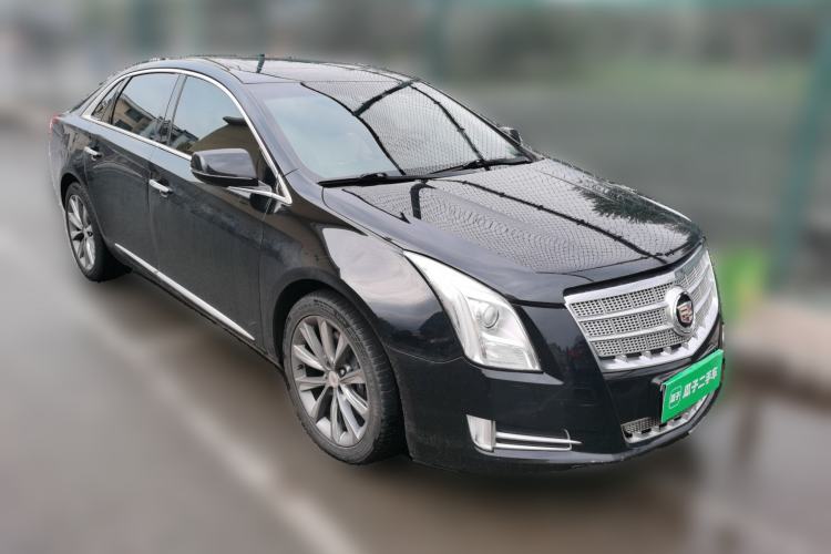 Used Cadillac XTS 2013 36S Platinum Edition Front Right 45 Deg