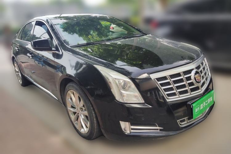 Used Cadillac XTS 2013 28T Leading Model Front Right 45 Deg