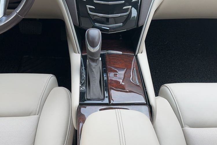 Used Cadillac XTS 2013 28T Comfort Model Gear Lever