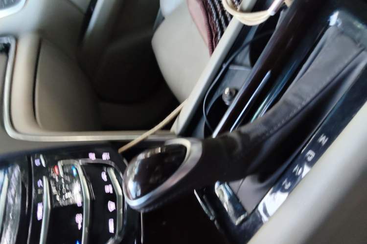 Used Cadillac XTS 2013 28T Tech Model Gear Lever