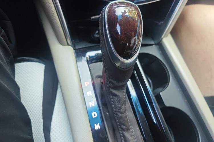Used Cadillac XTS 2013 28T Elite Edition Gear Lever