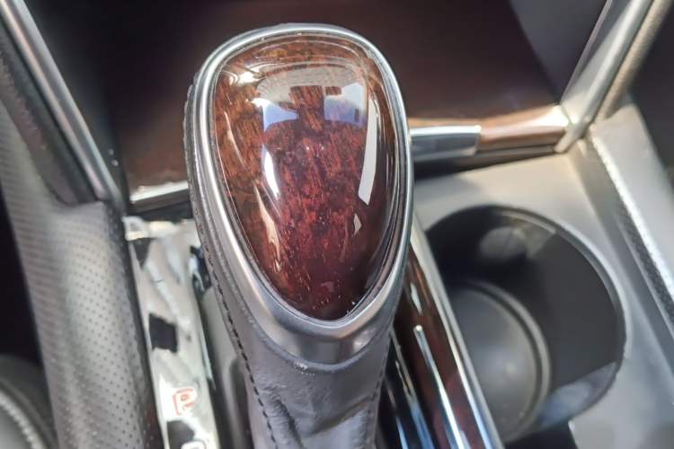 Used Cadillac XTS 2013 28T Leading Model Gear Lever