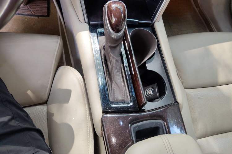 Used Cadillac XTS 2013 36S Platinum Edition Gear Lever