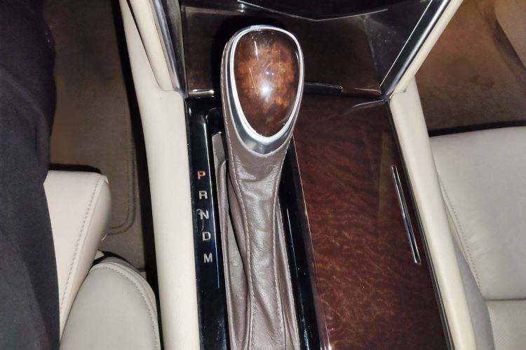 Used Cadillac XTS 2013 28T Luxury Model Gear Lever