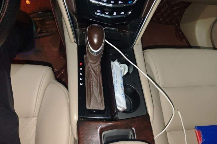 Used Cadillac XTS 2013 28T Comfort Model Gear Lever