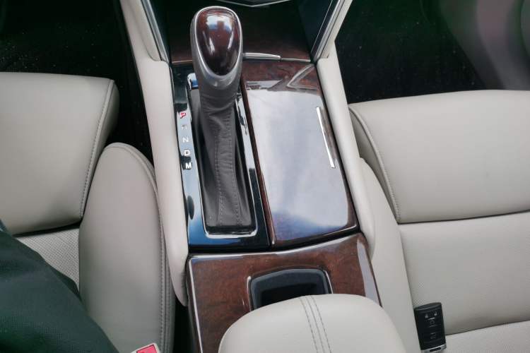 Used Cadillac XTS 2013 36S Platinum Edition Gear Lever