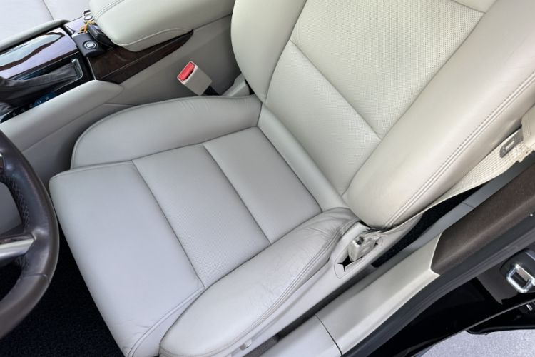 Used Cadillac XTS 2013 28T Comfort Model Interior 5