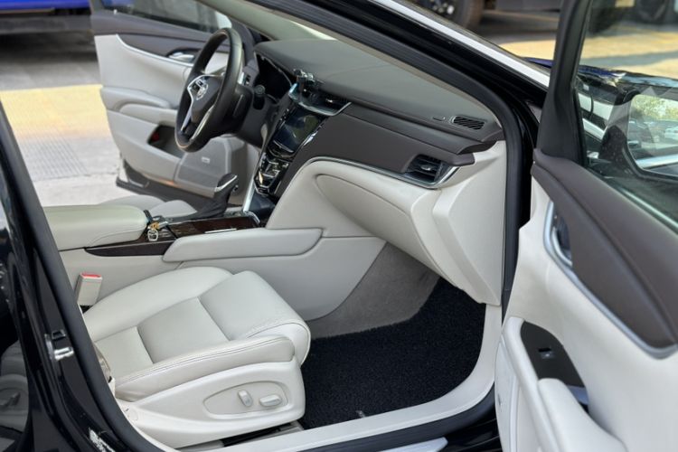 Used Cadillac XTS 2013 28T Comfort Model Interior 6