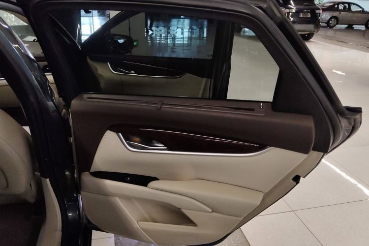 Used Cadillac XTS 2013 28T Luxury Model Interior 6