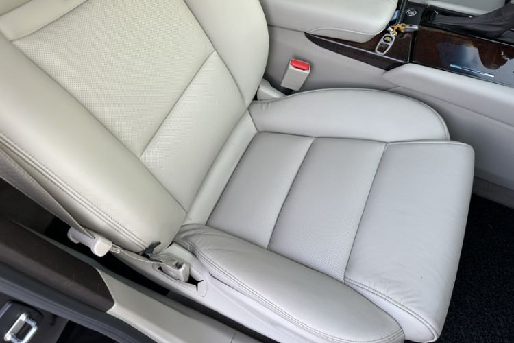 Used Cadillac XTS 2013 28T Comfort Model Interior 7