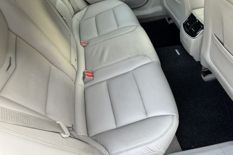 Used Cadillac XTS 2013 28T Comfort Model Interior 8
