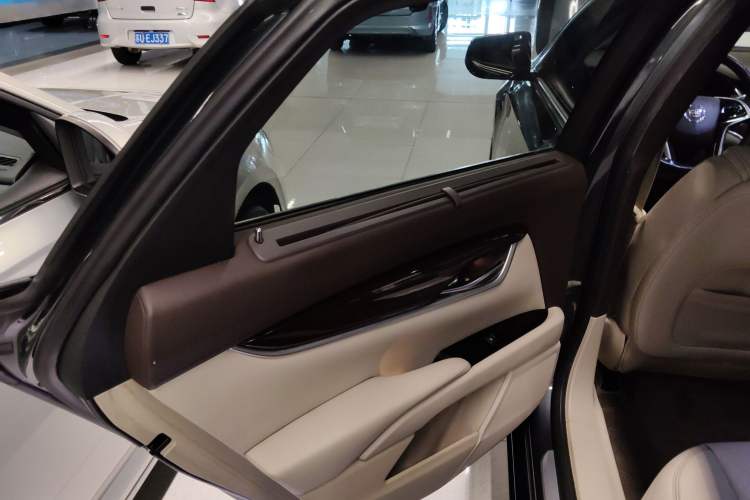 Used Cadillac XTS 2013 28T Luxury Model Interior 8