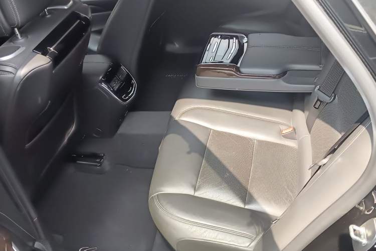 Used Cadillac XTS 2013 28T Leading Model Left Rear Seat