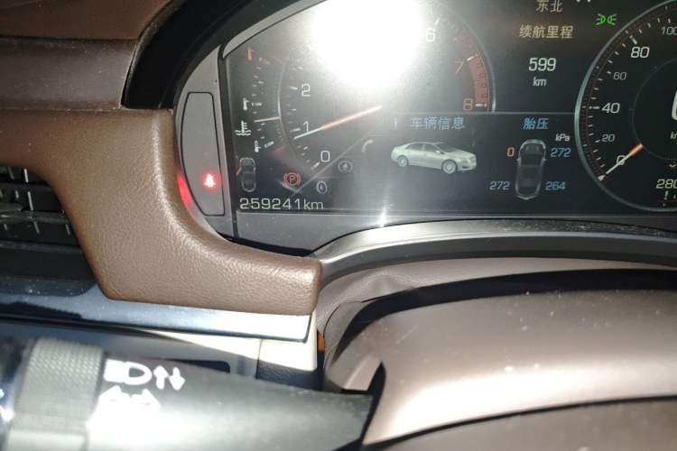 Used Cadillac XTS 2013 28T Leading Model Odometer Close Up