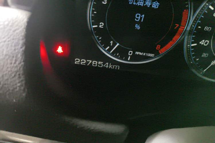 Used Cadillac XTS 2013 28T Leading Model Odometer Close Up