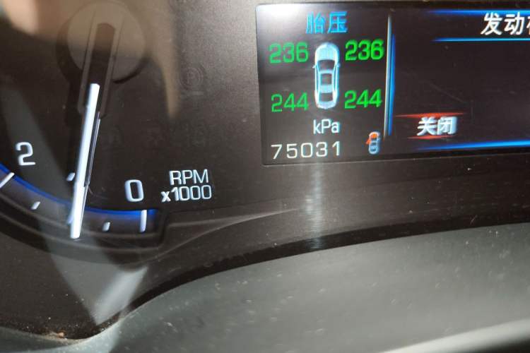 Used Cadillac XTS 2013 28T Comfort Model Odometer Close Up