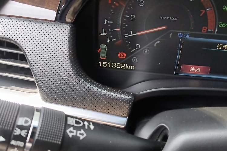 Used Cadillac XTS 2013 28T Leading Model Odometer Close Up