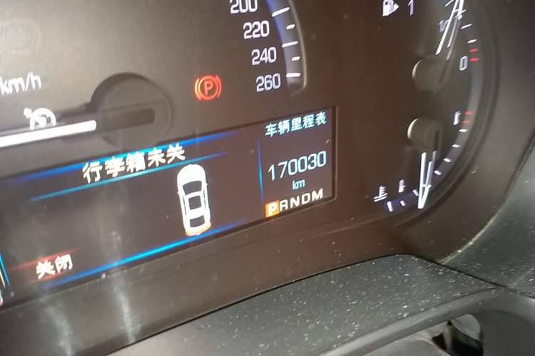 Used Cadillac XTS 2013 28T Luxury Model Odometer Close Up