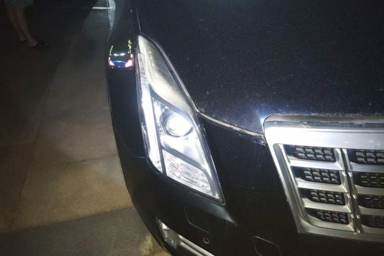 Used Cadillac XTS 2013 28T Leading Model Right Front Headlight