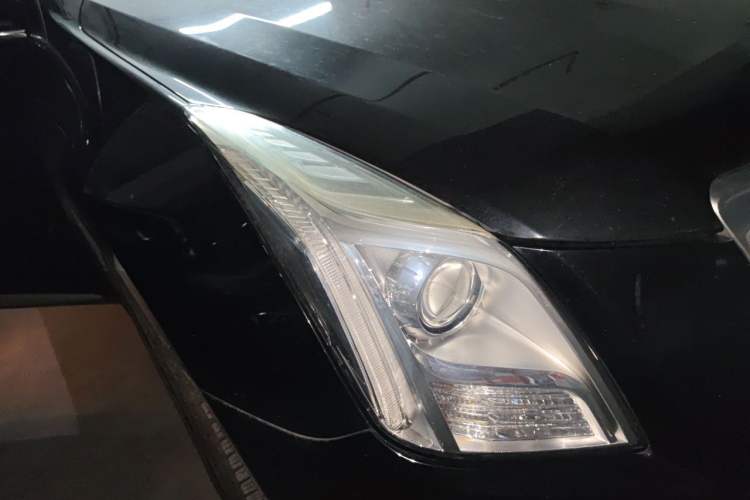 Used Cadillac XTS 2013 28T Comfort Model Right Front Headlight