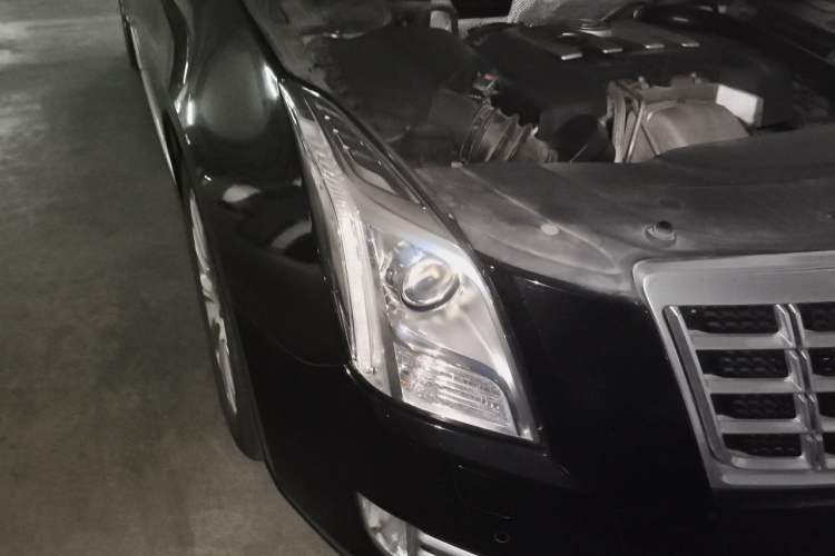 Used Cadillac XTS 2013 28T Luxury Model Right Front Headlight