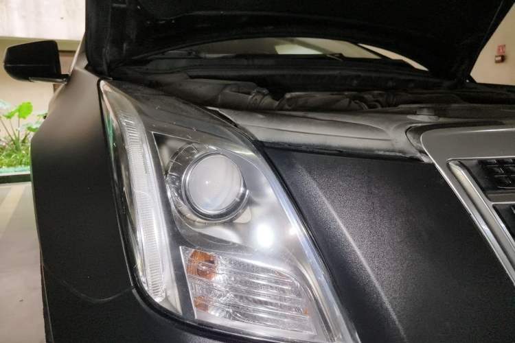 Used Cadillac XTS 2013 28T Leading Model Right Front Headlight