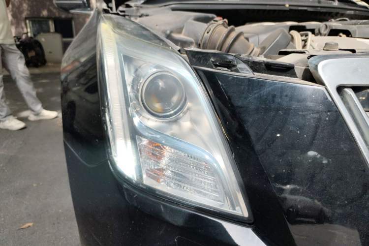 Used Cadillac XTS 2013 28T Comfort Model Right Front Headlight