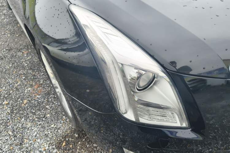 Used Cadillac XTS 2013 28T Luxury Model Right Front Headlight