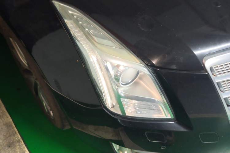 Used Cadillac XTS 2013 36S Platinum Edition Right Front Headlight