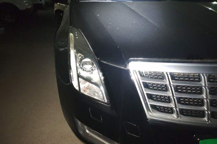 Used Cadillac XTS 2013 28T Comfort Model Right Front Headlight