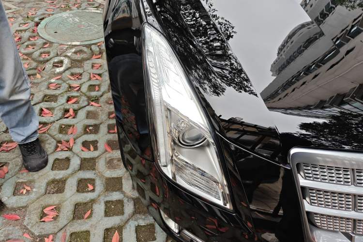 Used Cadillac XTS 2013 36S Platinum Edition Right Front Headlight