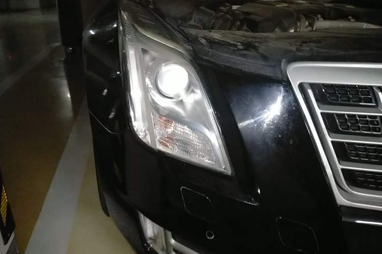 Used Cadillac XTS 2013 28T Luxury Model Right Front Headlight