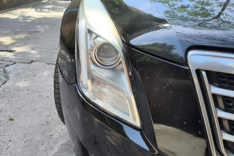 Used Cadillac XTS 2013 28T Comfort Model Right Front Headlight