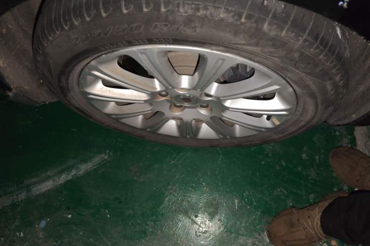 Used Cadillac XTS 2013 28T Elite Edition Right Front Wheel Hub