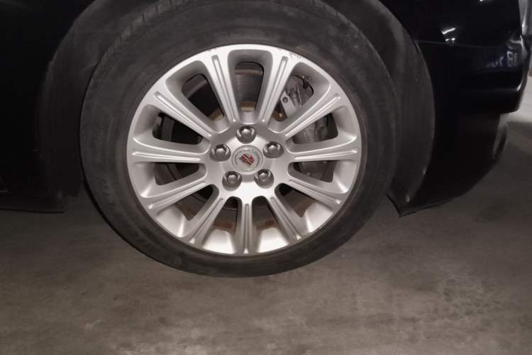 Used Cadillac XTS 2013 28T Luxury Model Right Front Wheel Hub