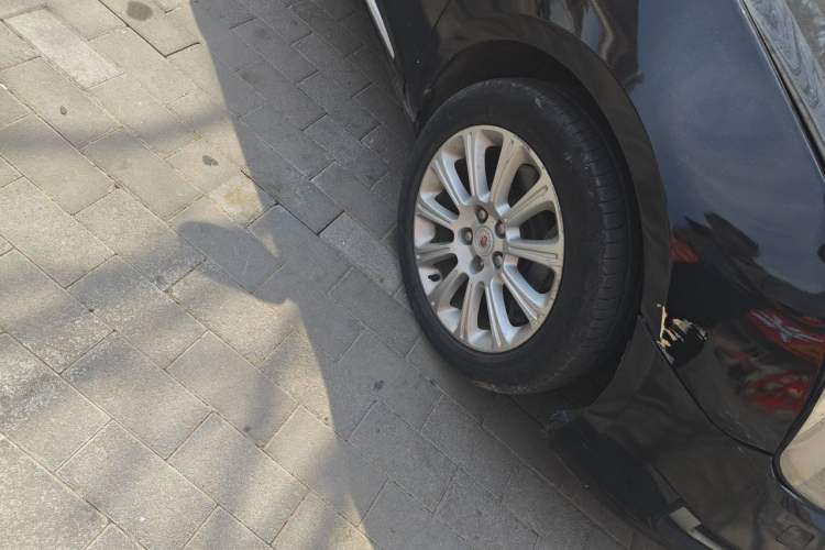 Used Cadillac XTS 2013 28T Comfort Model Right Front Wheel Hub